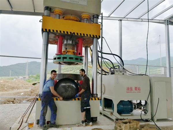 Hydraulic tank head stretching press machine of steel tank production line